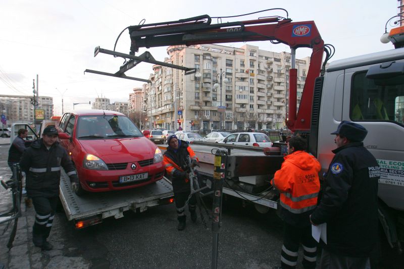 Ți se ridică mașina în Sectorul 1 și ești de față? Plătești jumătate și polițiștii pleacă