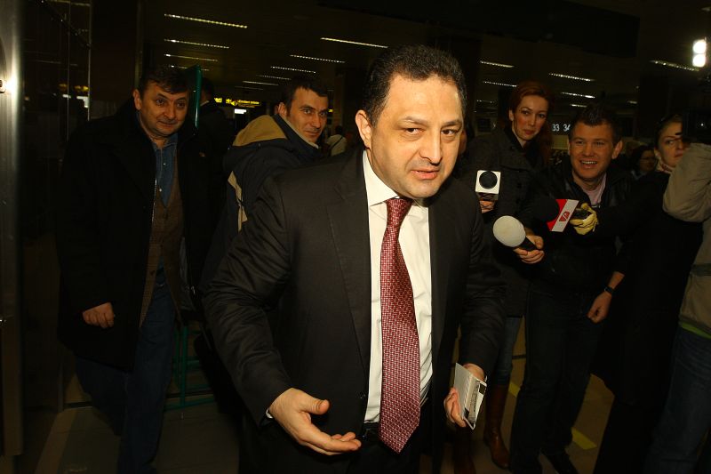 Vanghelie, în precampanie. Motto: "Să-i ia mama dracu". S-ar bate cu toţi preşedinţii de partide