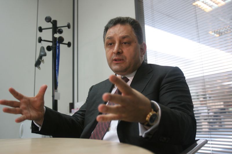 Vanghelie îşi apără limbajul: A "ejacula", termen tehnic. Nu ştiu dacă 3% din parlamentari vorbesc foarte coerent