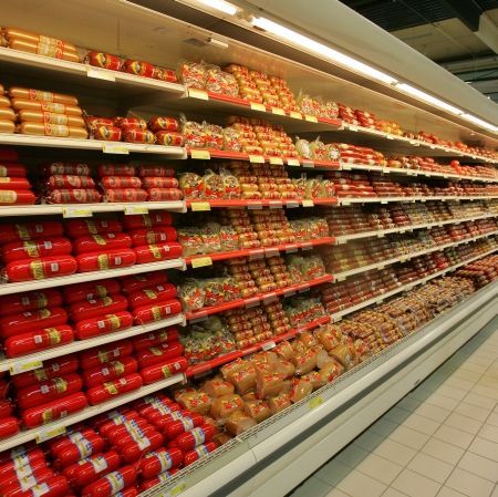 Ar trebui ca etichetele mezelurilor şi lactatelor "să spună" exact ce mâncăm?