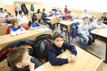 Boc: Sunt pentru introducerea uniformei în școli