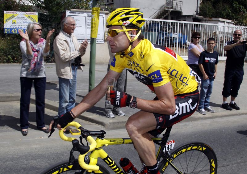 Cadel Evans a câştigat cursa cu secundele şi cu vârsta