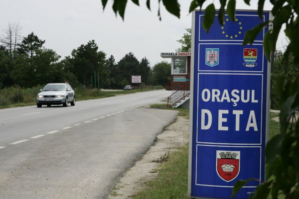 Cazul beizadelelor din Deta. Patru persoane reținute, prezentate instanței cu mandate de arestare