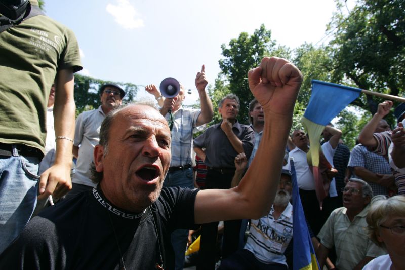 Certificatele revoluţionarilor vor fi luate la puricat