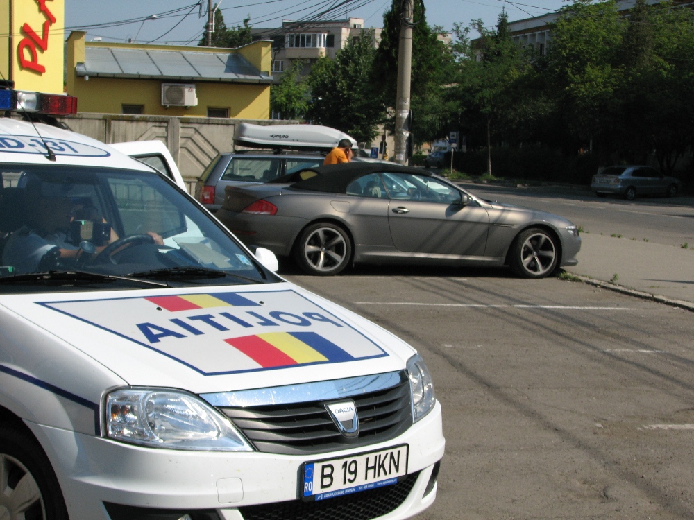 De la un permis suspendat a ajuns la dosar penal pentru că a bătut un poliţist
