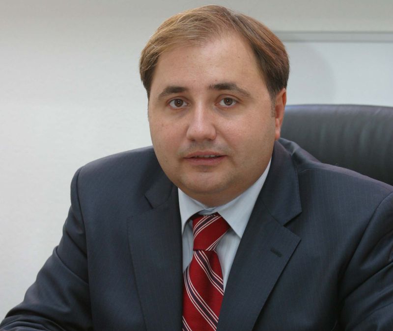Deputatul Cristian Rizea, "un golănaş pe care unii au avut nesăbuinţa să-l facă deputat"