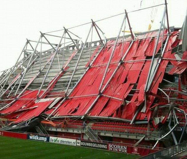 Dezastru în Olanda: Un mort şi 12 răniţi, după ce acoperişul unui stadion s-a prăbuşit