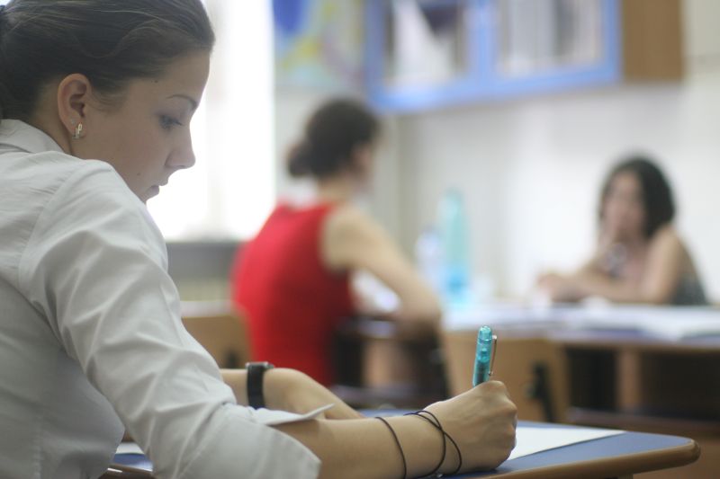 Elevi şi profesori din Sighetu Marmaţiei, anchetaţi pentru fraudă la Bac