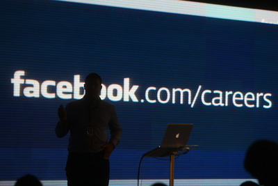 Facebook lansează video chat în colaborare cu Skype