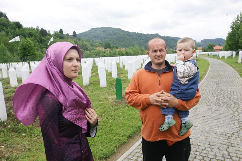 Haga: Olanda este vinovată de moartea a trei bosniaci în masacrul de la Srebrenica