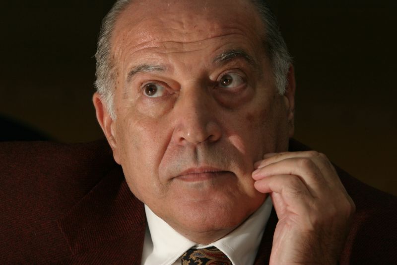 Omagiu Conducătorului iubit: Dan Voiculescu oferă românilor "decenii de împliniri măreţe"