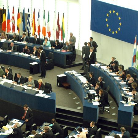 Parlamentul European vrea mai multe femei la conducerea companiilor din UE