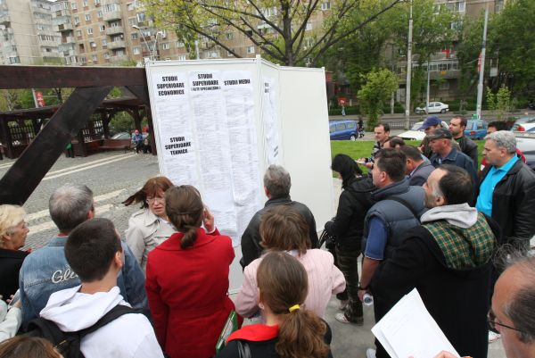 Peste 9.000 de locuri de muncă vacante. Cele mai multe sunt pentru studii medii