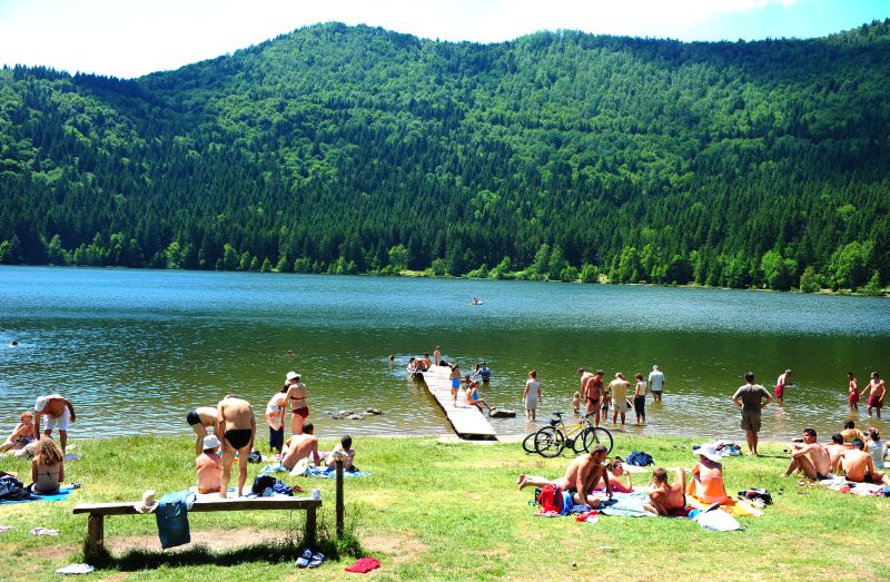 Relaxare pe malul apei. Când au loc festivalurile lacurilor