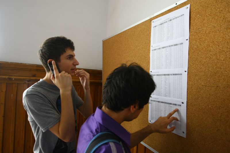 Rezultate finale la Bacalaureat 2011. Culmea dezastrului: să pici după contestaţie. "Este ca la ruletă"