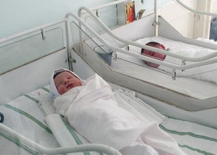 Spania: Sute de copii au fost furați și vânduți, cu ajutorul medicilor, asistentelor și călugărițelor
