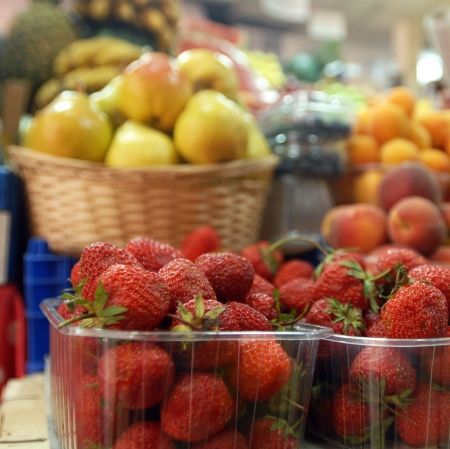 Anchetă de proporții. Ace găsite în căpșunile din supermarket: „Am fost şocat”