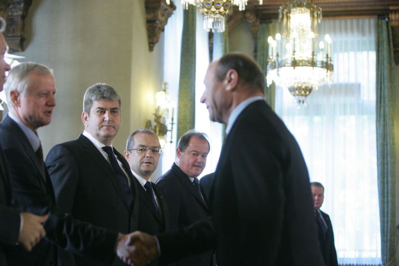 Băsescu: Economatele, măsură electorală