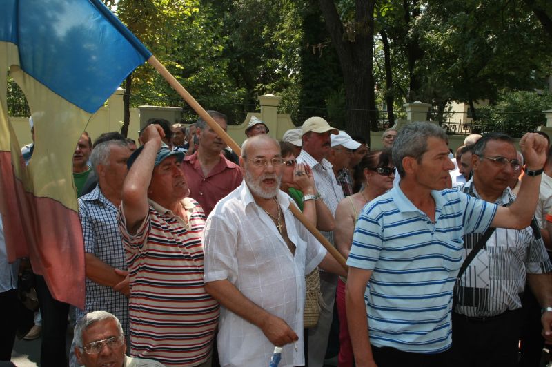 Boc a cerut verificarea indemnizaţiilor pentru revoluţionari