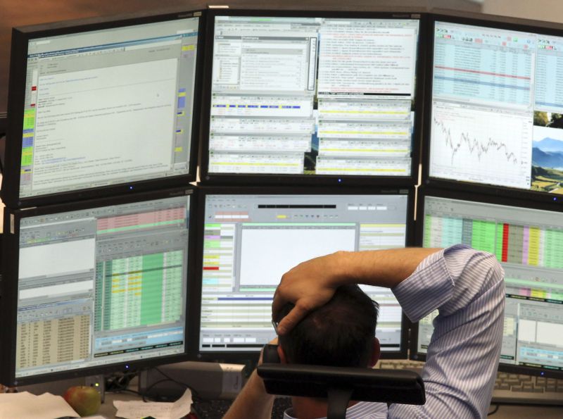 Cazino Global: speculanţii şi zvonerii joacă lumea la ruletă