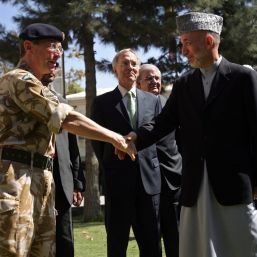 Comandantul armatei britanice cere intensificarea raidurilor NATO în Libia