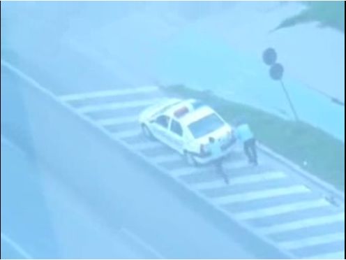 De câţi poliţişti este nevoie ca să consume bateria unui Logan