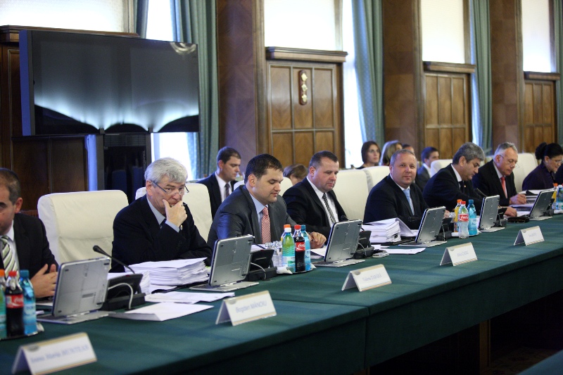 Executivul discută modificarea Codului Fiscal şi vânzarea de acţiuni Electrica