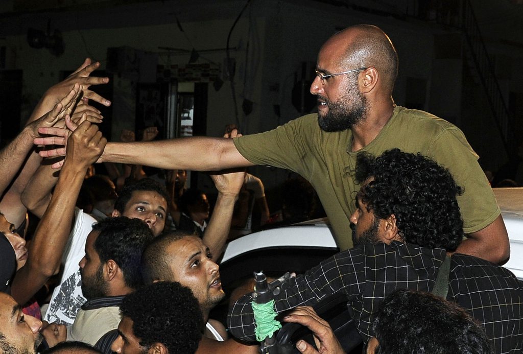 LIBIA LIVE. Complexul militar din Tripoli, unde s-ar ascunde Gaddafi, cucerit de rebeli | VIDEO