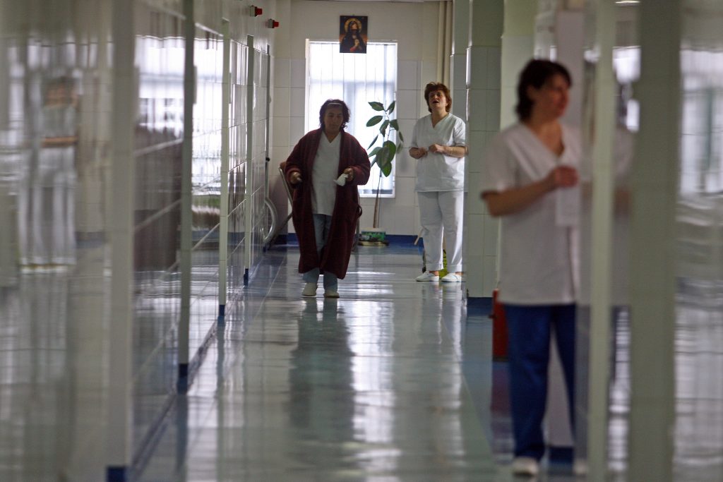 Numărul persoanelor izolate la domiciliu e uriaș, deși avem doar un singur caz confirmat