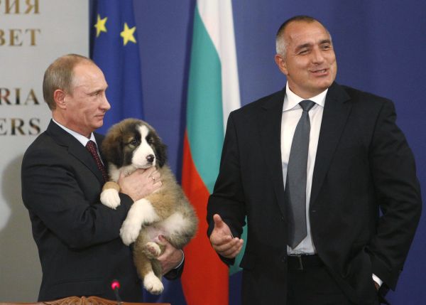 "Masculul Alfa" Putin, pe motocicletă, în campania electorală