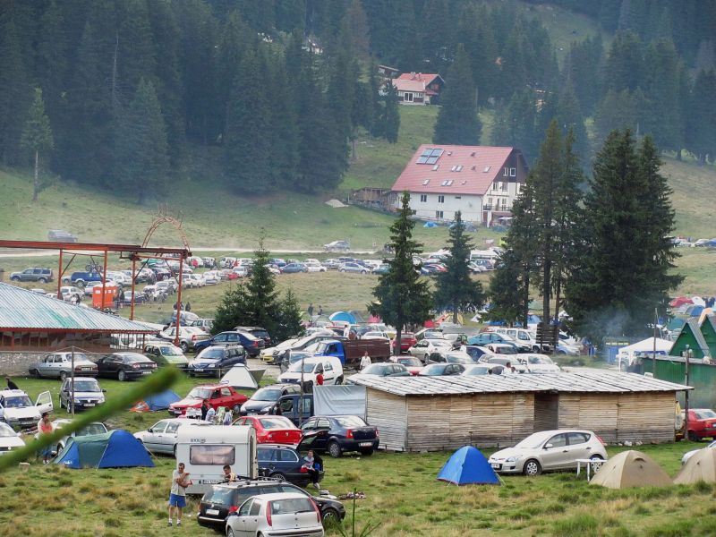 Padina, de la dragostea de munte la manele şi grătare