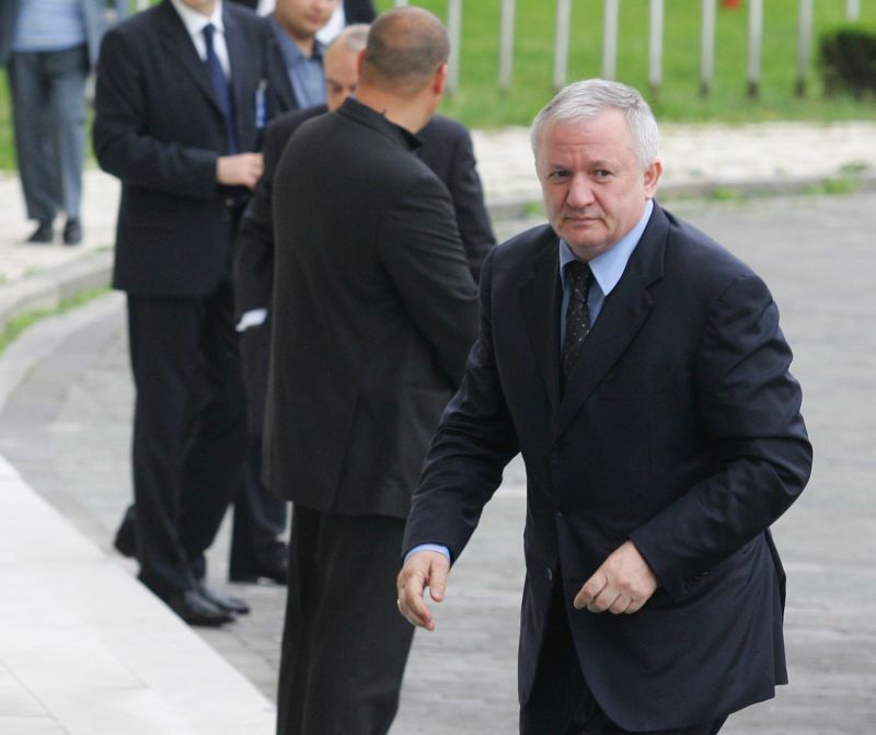"Porumboiu mai avea un pic şi dansa cu Avram"