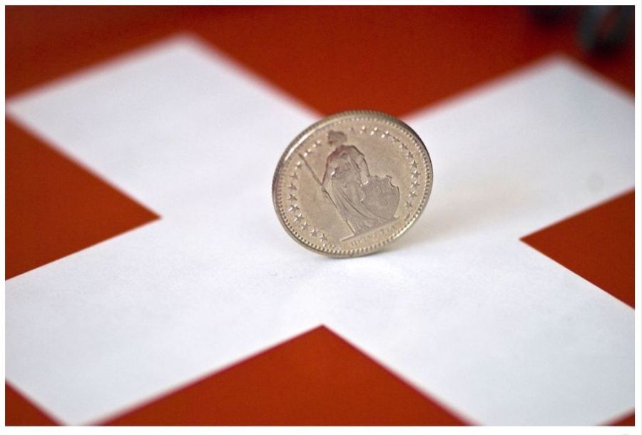 Record istoric: Francul elvețian a depăşit 4 lei