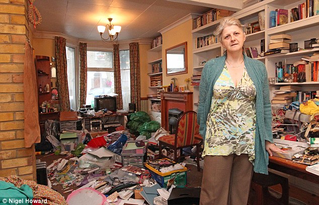 Reţea de romi bine organizată ocupă abuziv locuinţele britanicilor. VEZI câte case au invadat