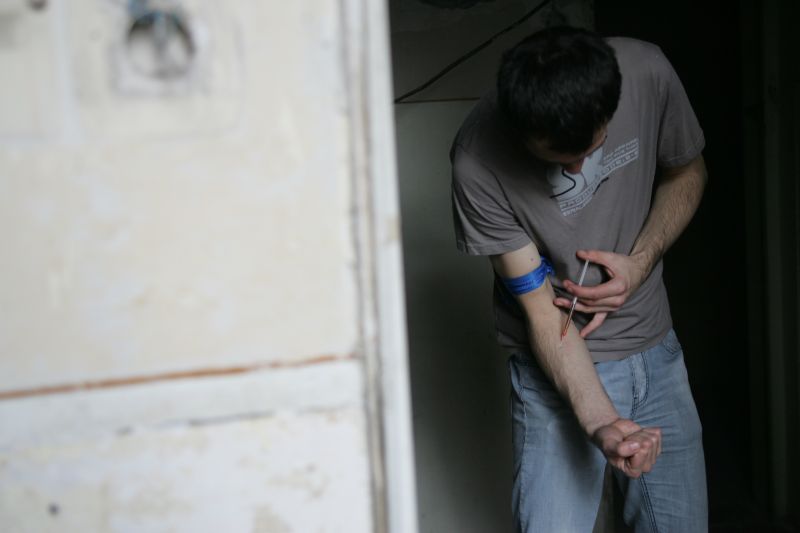 Toxicomanii se adună în "grupuri de injectare"