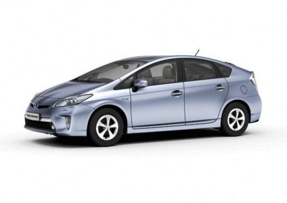Toyota lansează Priusul cu acumulatori care pot fi reîncârcați la priză