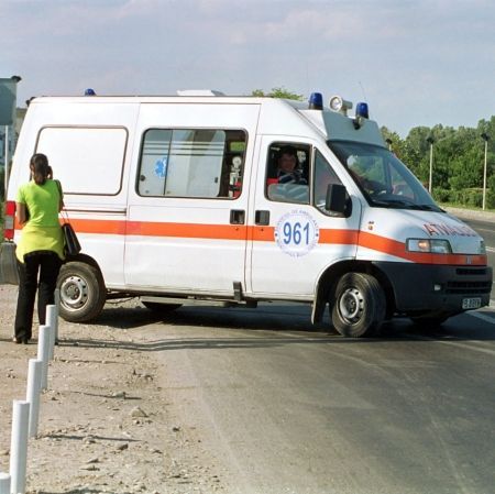 A căzut de la 10 metri în timp ce căuta fier vechi