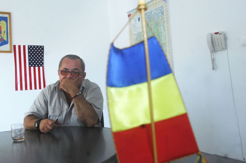 Acasă la primarul cu scut de la Obama şi Băsescu. Cei trei B care au speriat estul