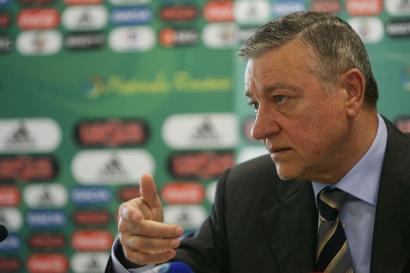 Apropiaţii îi spun Traian lui Mircea Sandu! S-a protejat Naşul de huiduieli?