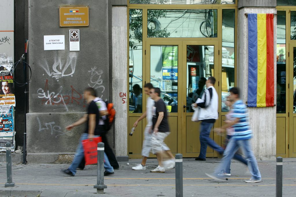 Atenţie bucureşteni! Primăria Sectorului 5 se dărâmă. Vanghelie: Va trebui să mutăm, un an-doi, sediul