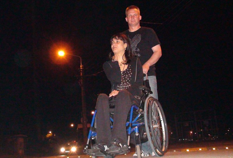 Combatarea Discriminării a amendat clubul care a interzis accesul unei tinere imobilizate. Vezi ce amendă s-a dat
