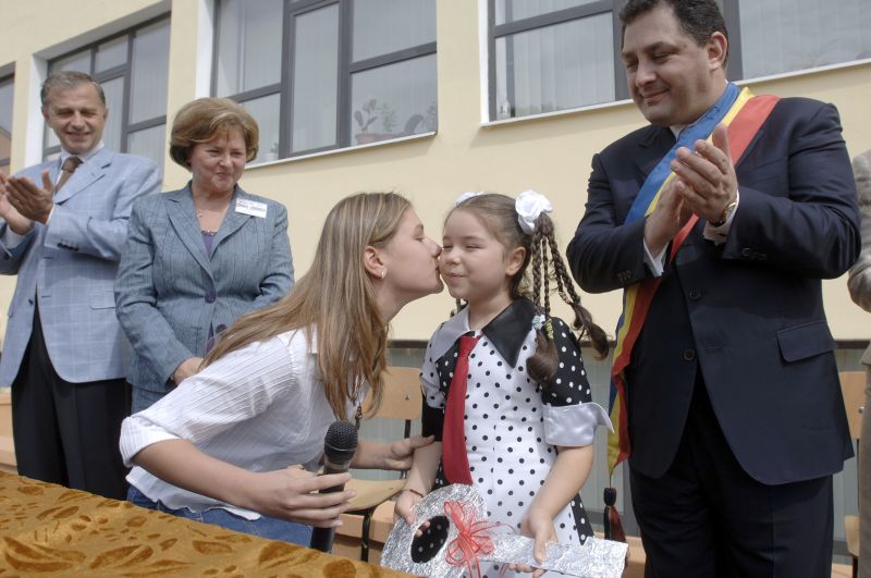 Credeţi că politicienii ar trebui să participe la deschiderea anului şcolar?