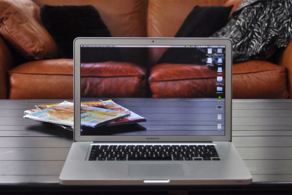 Cum să-ţi faci ecranul computerului transparent | VIDEO