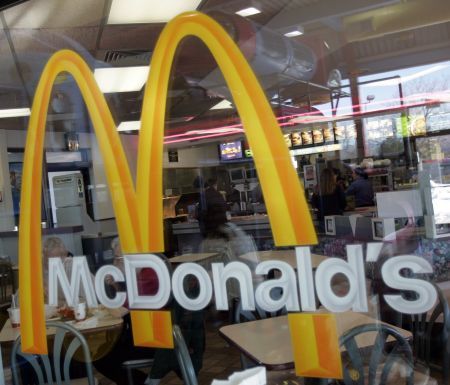Doar un sfert din mâncarea de la McDonald's este produsă în România