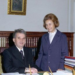 Elena Ceauşescu: "Nicule, Pacepa mi-a cumpărat două păpuşi. Ce sunt eu, maimuţoaica lui?"| VIDEO