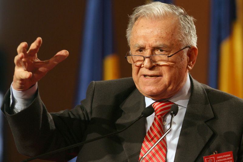 Fantomele care l-au făcut revoluţionar pe Ion Iliescu