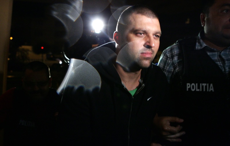 Fiii primarului din Deta îşi ameninţă victimele cu moartea chiar şi din închisoare. De ce le e frică fraţilor Roman?