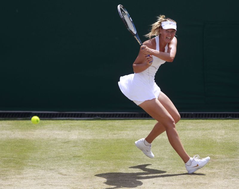 Frumoasa Şarapova, trimisă acasă de Pennetta