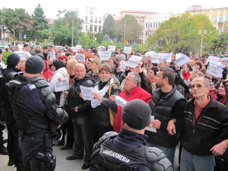 Începe sezonul protestelor. Sindicaliştii pichetează Ministerul Muncii până în octombrie