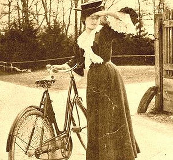 Mersul pe bicicletă, la modă în România încă din 1896
